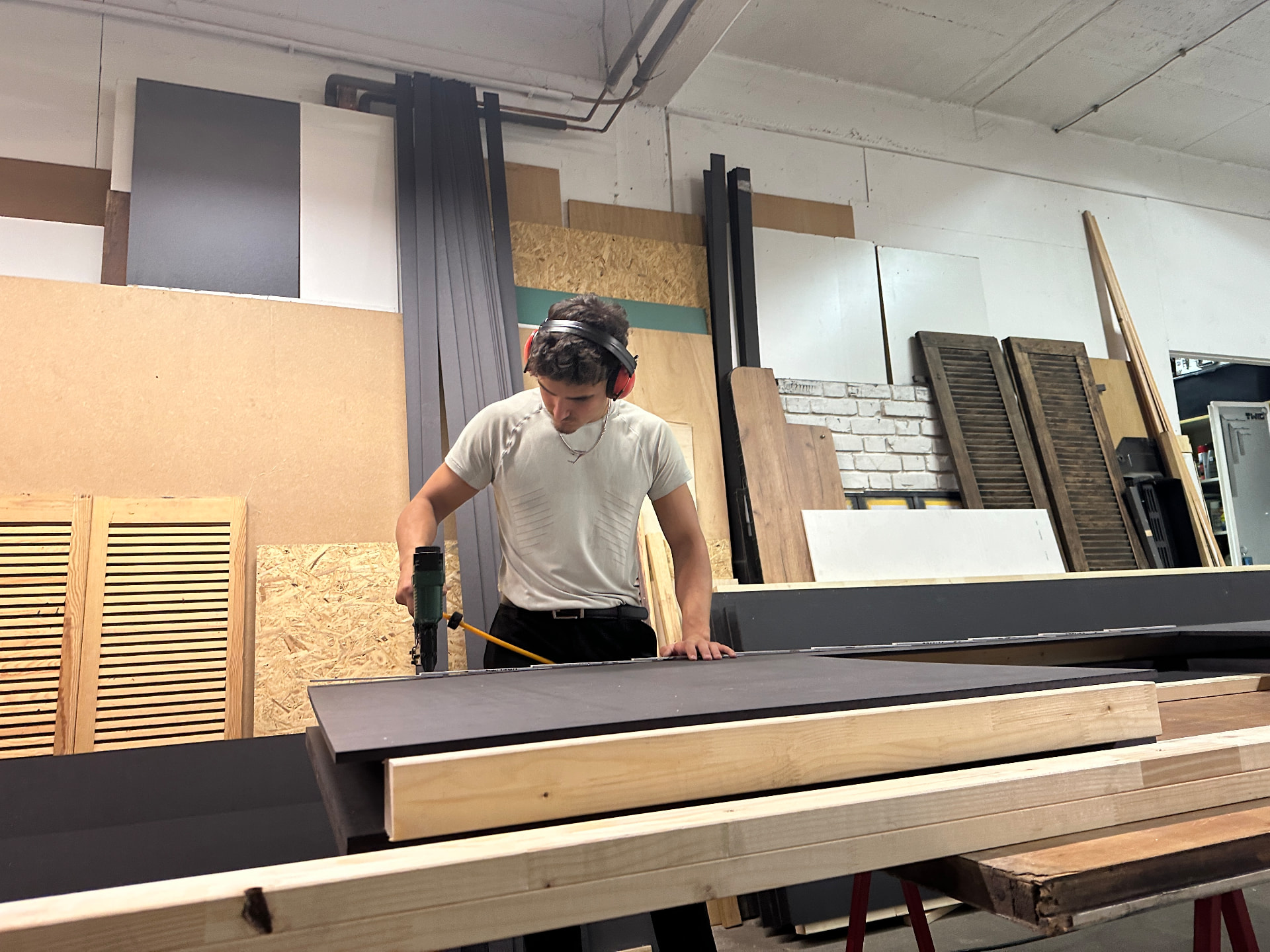 Werkstattfertigung: Bau der modularen Wände und Unterkonstruktion